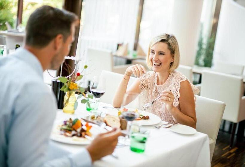 هتل Das Seepark Wörthersee Resort