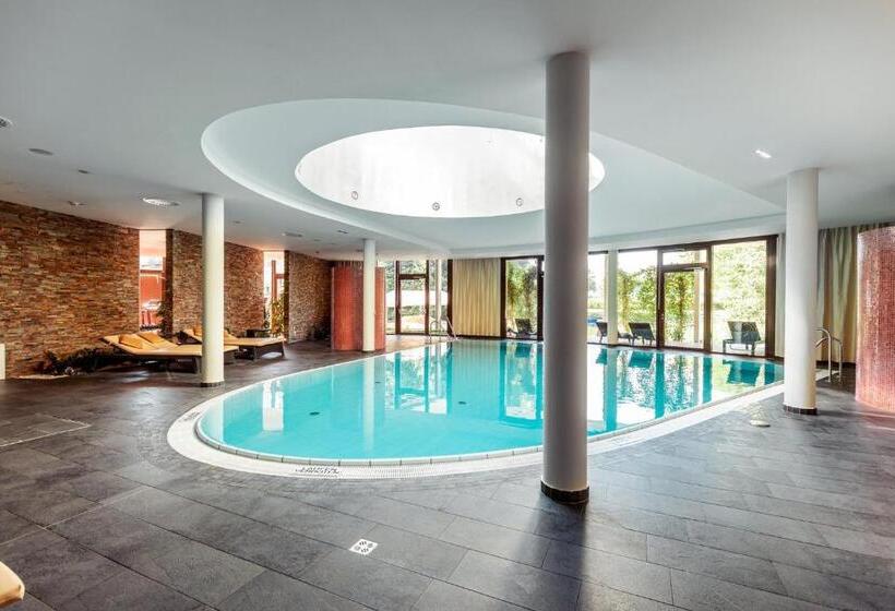 هتل Das Seepark Wörthersee Resort