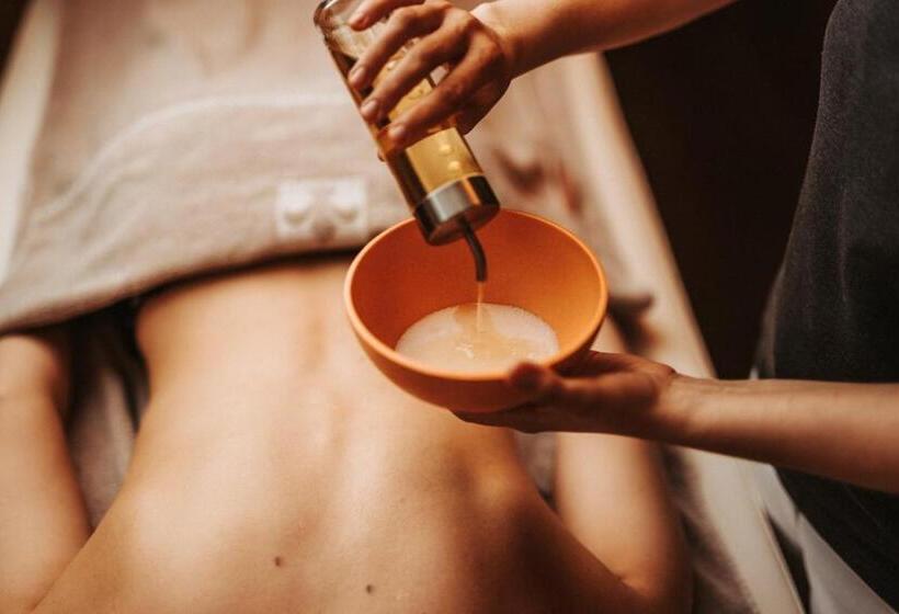 ホテル Das Seepark Wörthersee Resort