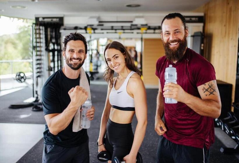 هتل Das Seepark Wörthersee Resort