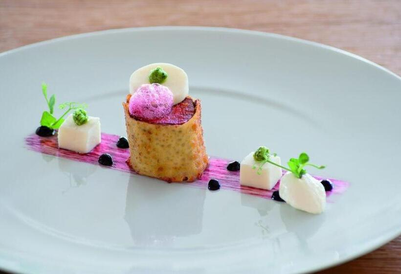 Отель Sonnengut Wellness Therme Spa