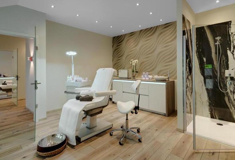 Отель Sonnengut Wellness Therme Spa