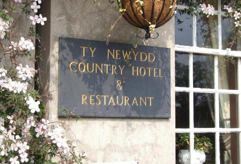 Отель Ty Newydd Country