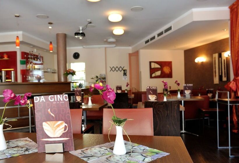 Отель Vis A Vis