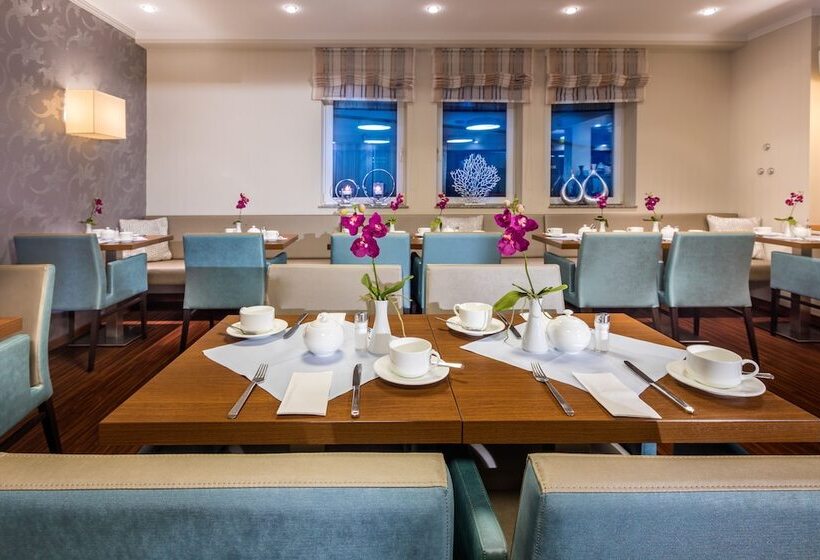 Отель Vis A Vis