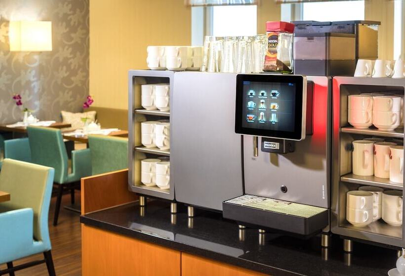 Отель Vis A Vis