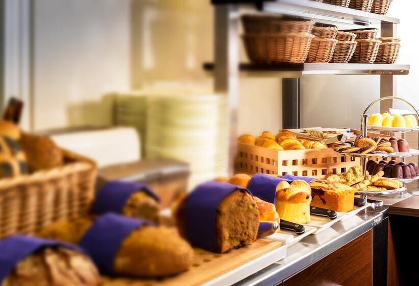 Отель Vis A Vis