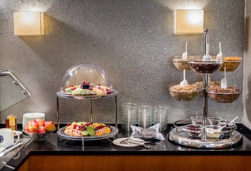 Отель Vis A Vis