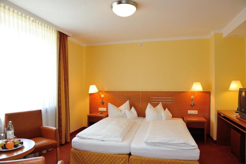 Отель Vis A Vis