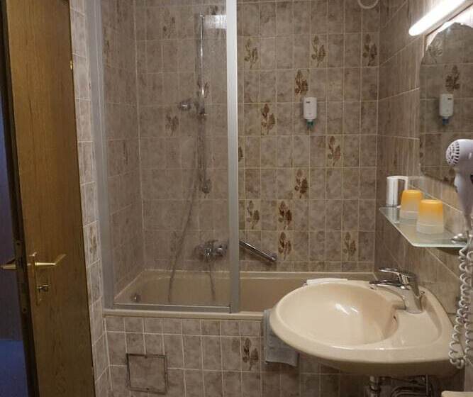 فندق Restaurant Weinhaus Grebel