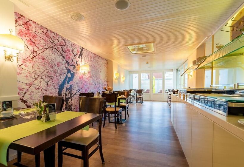 هتل Zum Kuhhirten