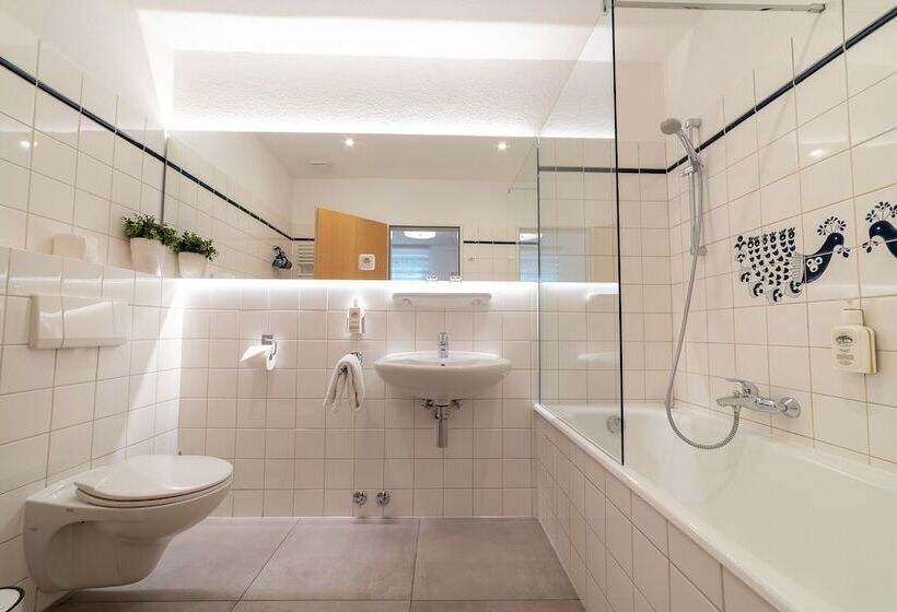 هتل Zum Kuhhirten