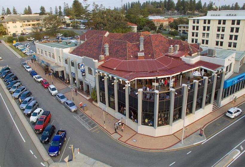 Ocean Beach Hotel
