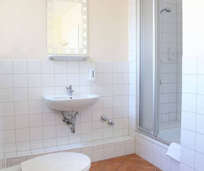 Pension Alpha Frankfurt City Central Station