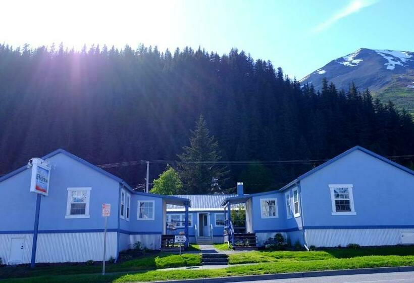 فندق صغير The Tides Inn