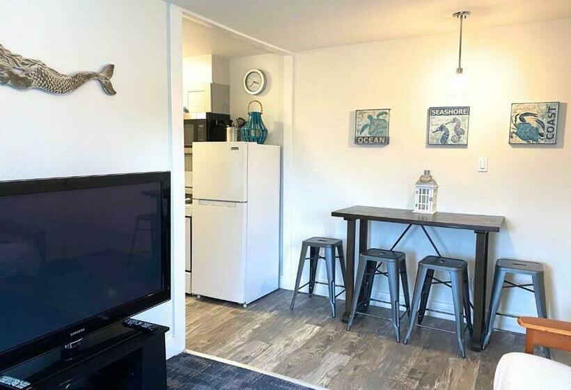 فندق صغير The Tides Inn