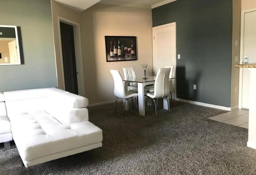 Amazing Apartments Near The Grove