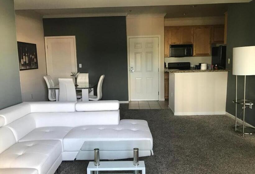 Amazing Apartments Near The Grove