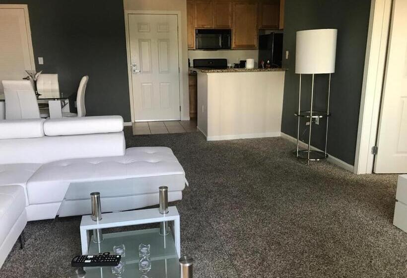 Amazing Apartments Near The Grove