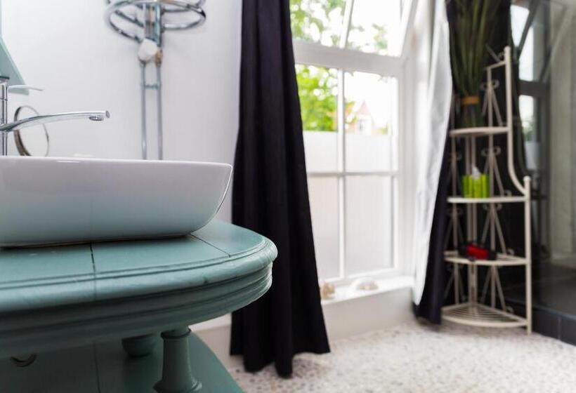 민박 Homestay Harlingen