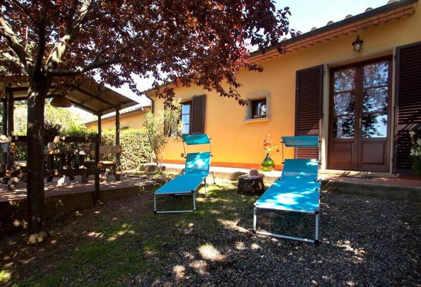 فندق Agriturismo I Cerroni Montescudaio