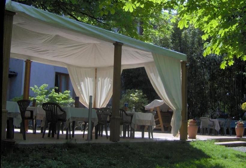 בית מלון כפרי Albergo Ristorante Aquila