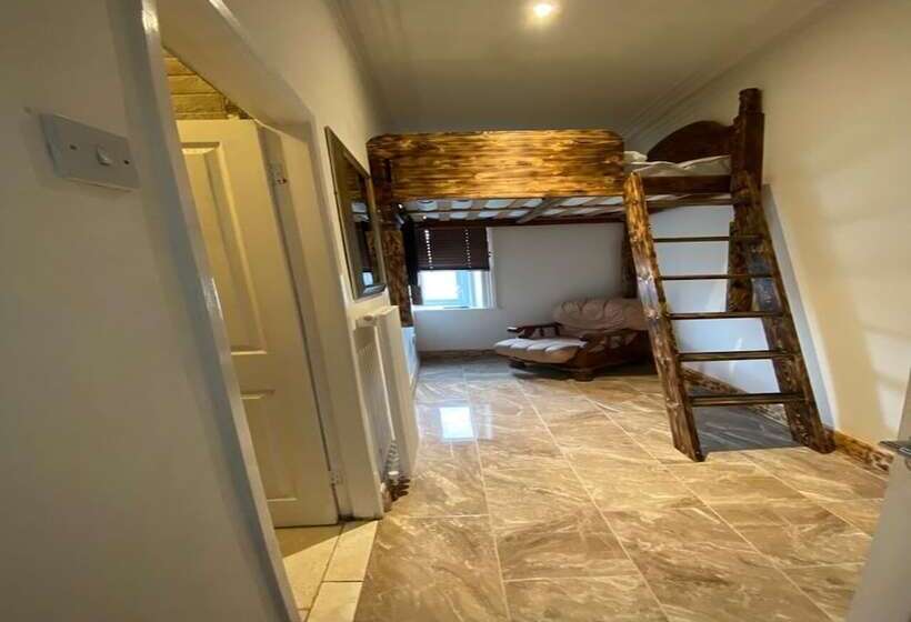 Alexander Hotel Fully Refurbished All Rooms En Suite