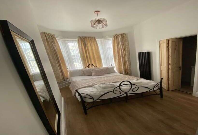 Alexander Hotel Fully Refurbished All Rooms En Suite