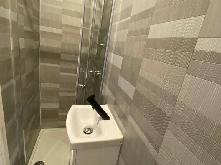 Alexander Hotel Fully Refurbished All Rooms En Suite