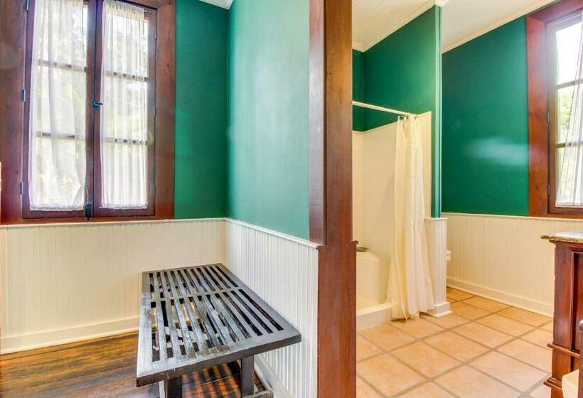 בית מלון כפרי Colonial Suite @ Mahogany Hall