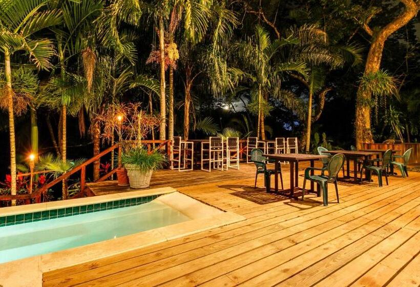 בית מלון כפרי Colonial Suite @ Mahogany Hall