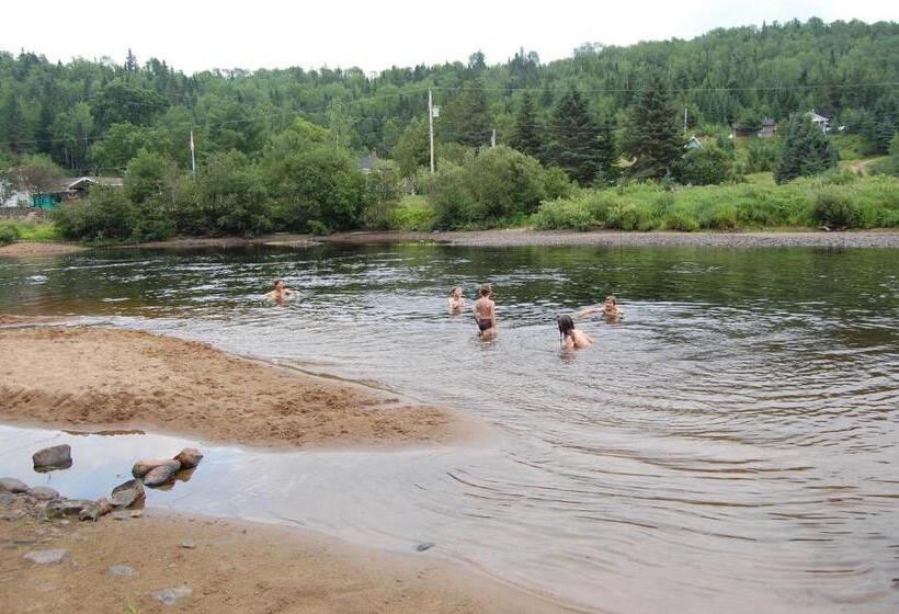 בית מלון כפרי Domaine Le Bostonnais   Le Village En Bois Rond