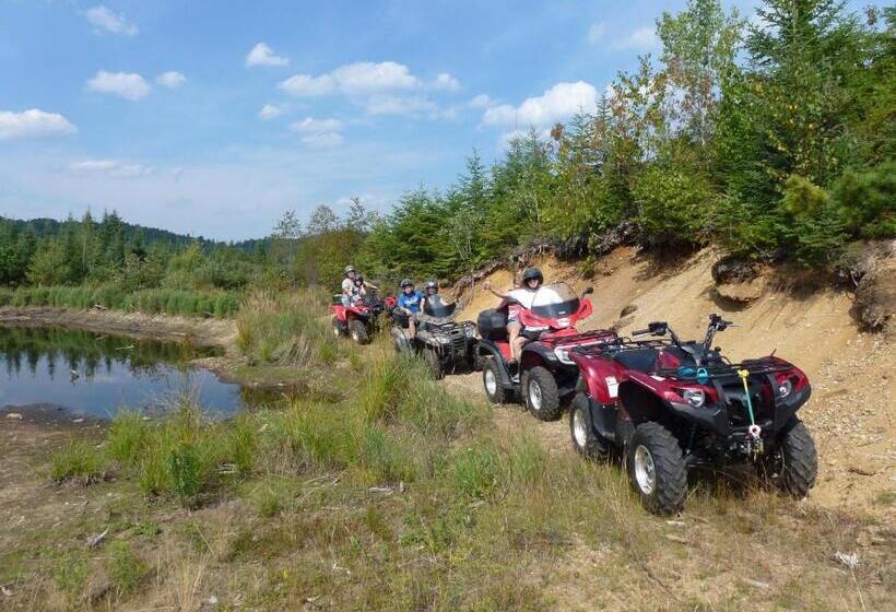 בית מלון כפרי Domaine Le Bostonnais   Le Village En Bois Rond