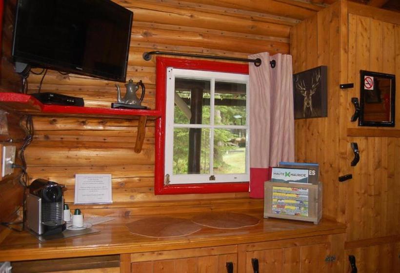 בית מלון כפרי Domaine Le Bostonnais   Le Village En Bois Rond