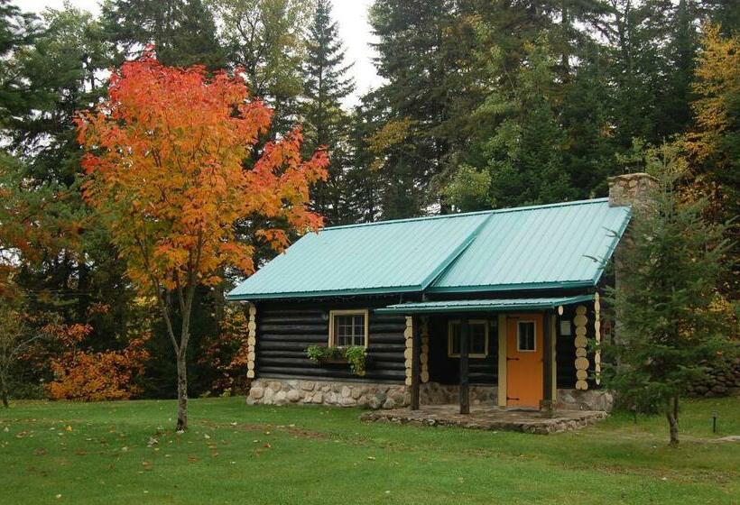 בית מלון כפרי Domaine Le Bostonnais   Le Village En Bois Rond