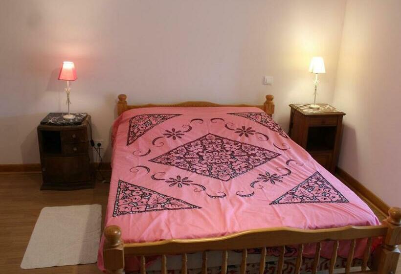 فندق Gîte Familial Avec Cheminée, Ping Pong, Près De La Grotte De Tourtoirac Et Du Château De Hautefort