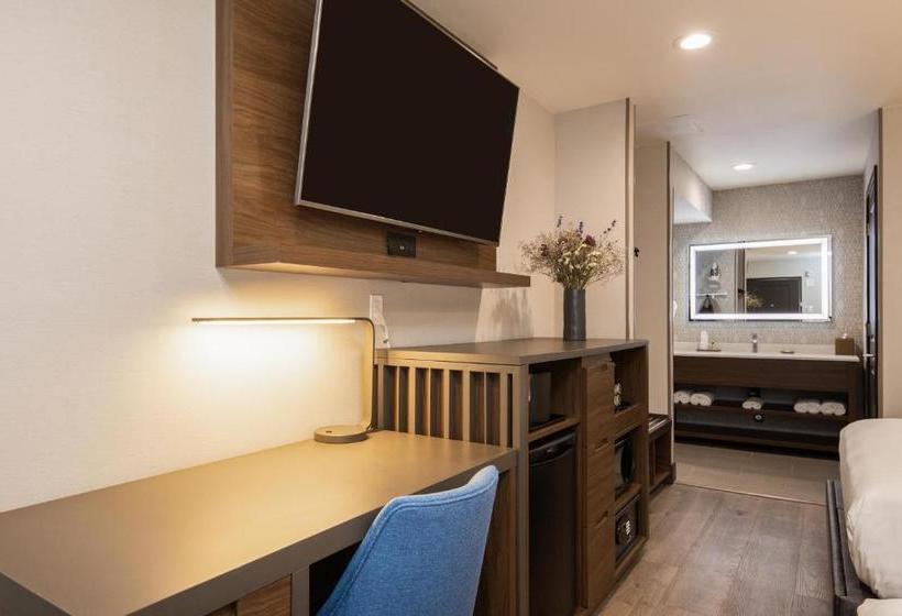 فندق على الطريق Golden Bear Hotel - Surestay Collection By Best Western