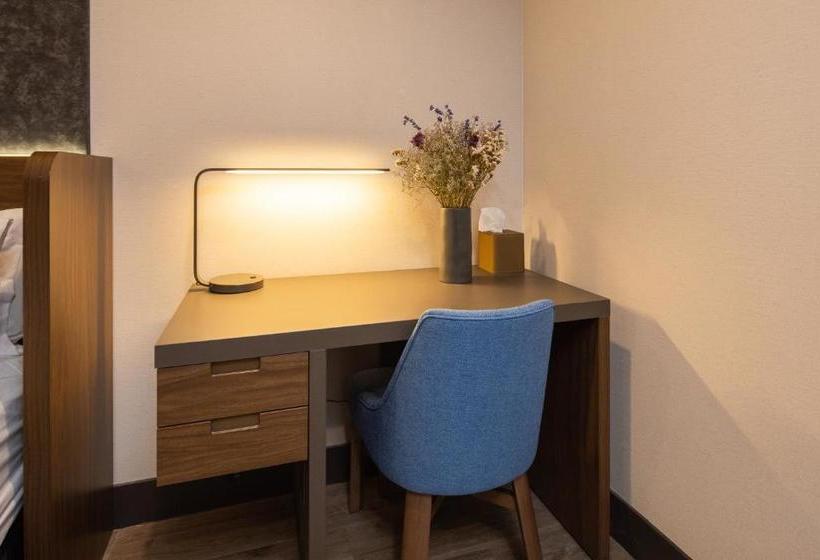 فندق على الطريق Golden Bear Hotel - Surestay Collection By Best Western