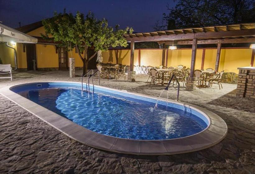 پانسیون Amfora