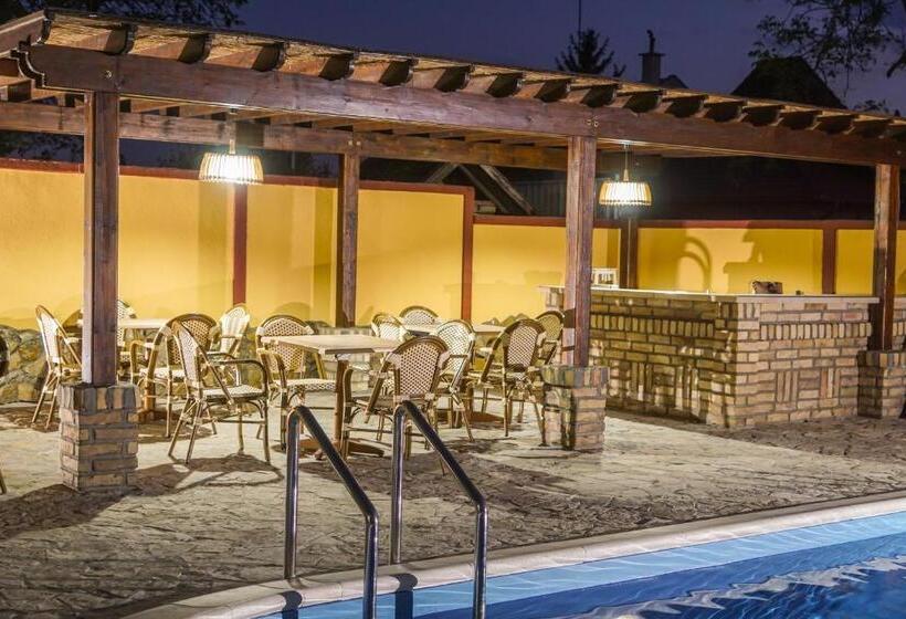 پانسیون Amfora