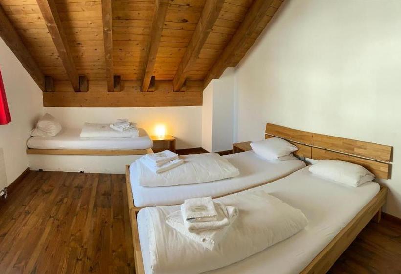 פנסיון Berggasthaus Piz Calmot