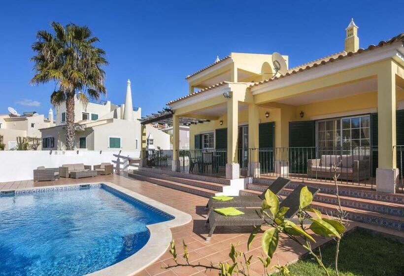 بنسيون Casa Estombar   Private Swimming Pool   Air Conditioning In All Bedrooms   Wifi