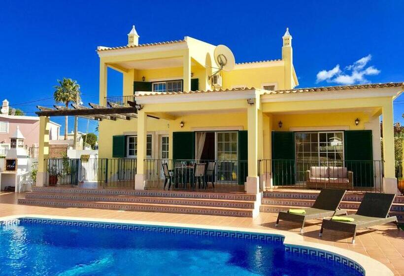 بنسيون Casa Estombar   Private Swimming Pool   Air Conditioning In All Bedrooms   Wifi