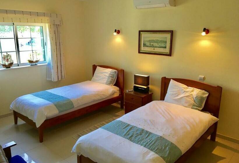 بنسيون Casa Estombar   Private Swimming Pool   Air Conditioning In All Bedrooms   Wifi