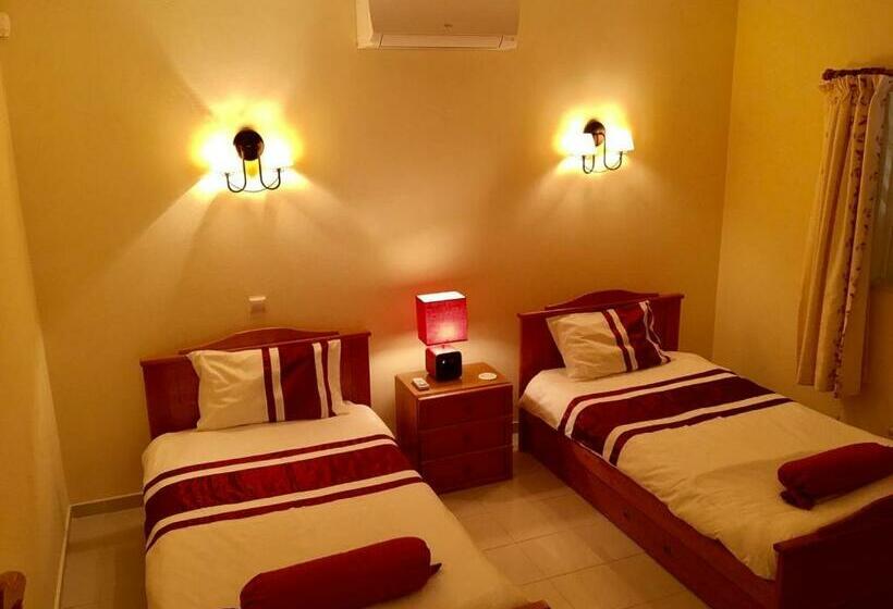 بنسيون Casa Estombar   Private Swimming Pool   Air Conditioning In All Bedrooms   Wifi