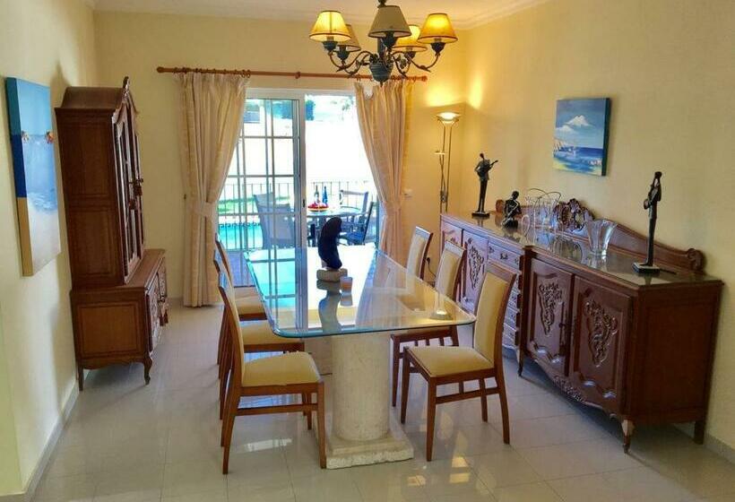 بنسيون Casa Estombar   Private Swimming Pool   Air Conditioning In All Bedrooms   Wifi