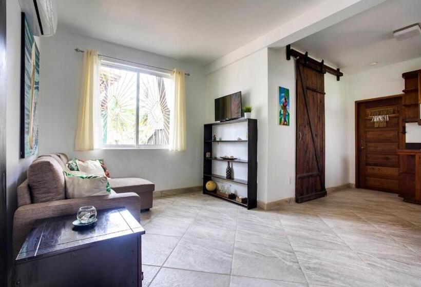 פנסיון Driftwood Gardens Guesthouse