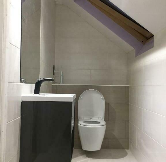 펜션 Private Double Room With New Ensuite Shower Room