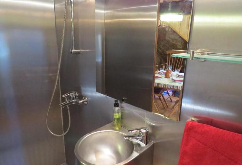 پانسیون Restored, Rustic And Rural Mini Cottage In Typical Portuguese Village