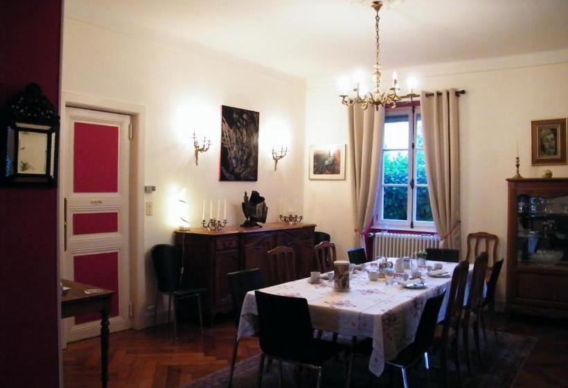 פנסיון Villa Des Capucins